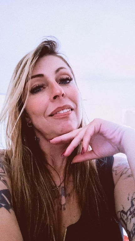 Terapeuta Caroline Massagem terapêutica e relaxante Massagem