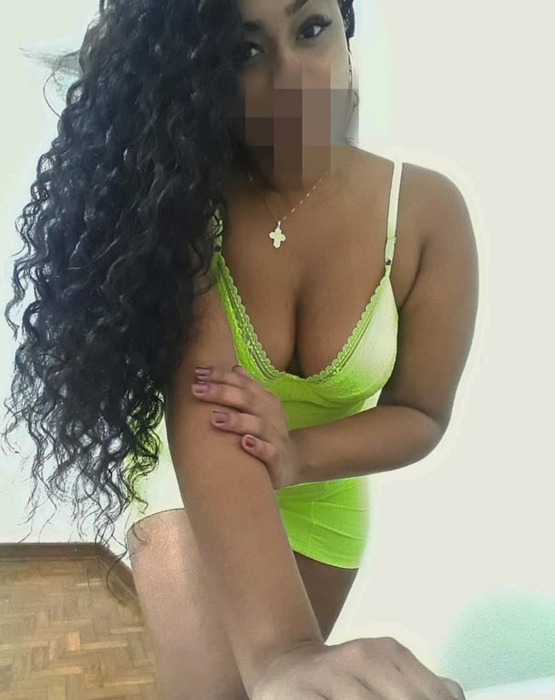 Terapeuta Adriana - Venha relaxar em meus braços.
