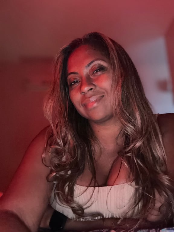 Prema Advita- Massagem Tântrica e Experiência Nuru 