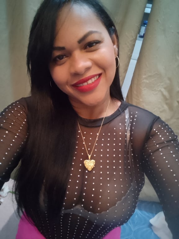 Bruna - Massagem Nuru e relaxante 