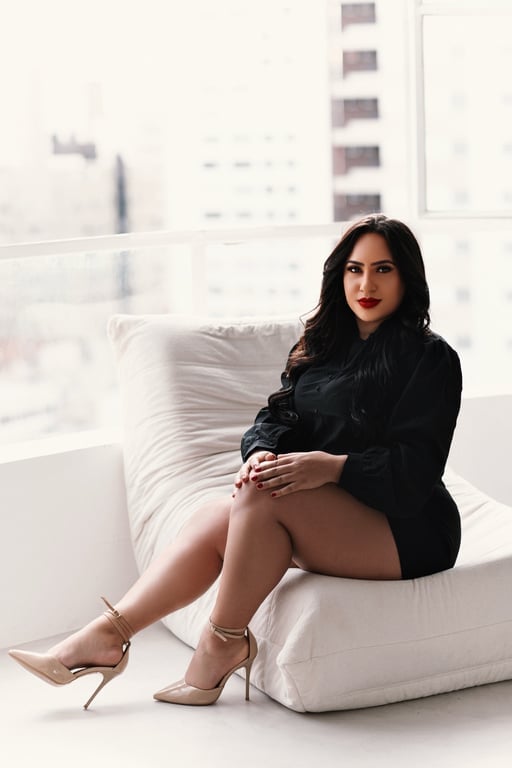Laura Mattos Terapeuta acessível, massagem tântrica, relaxante e nuru Massagem tântrica em