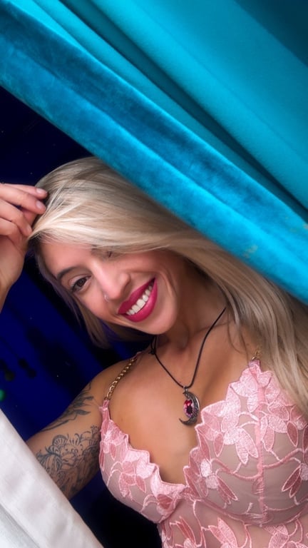 Aryane | Massagem Tântrica + Nuru em BC – Toque Que Desperta Massagem