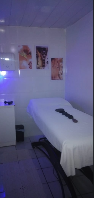 Terapeuta Cris - Massagem terapêutica e relaxante Massagem sensual em