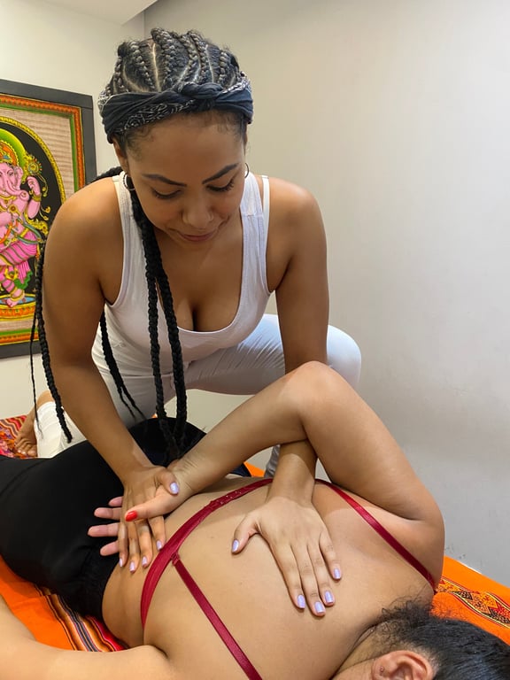 Massoterapeuta Andy - Massoterapeuta formada Massagem tântrica em