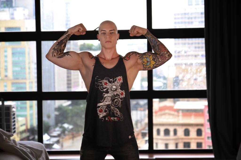 Terapeuta Julian Massagem nuru em