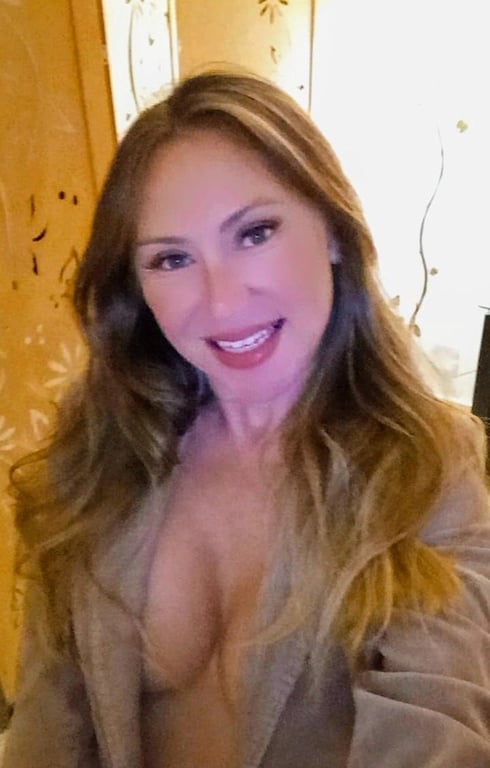 Terapeuta Shirley com seu próprio Studio Massagem nuru em