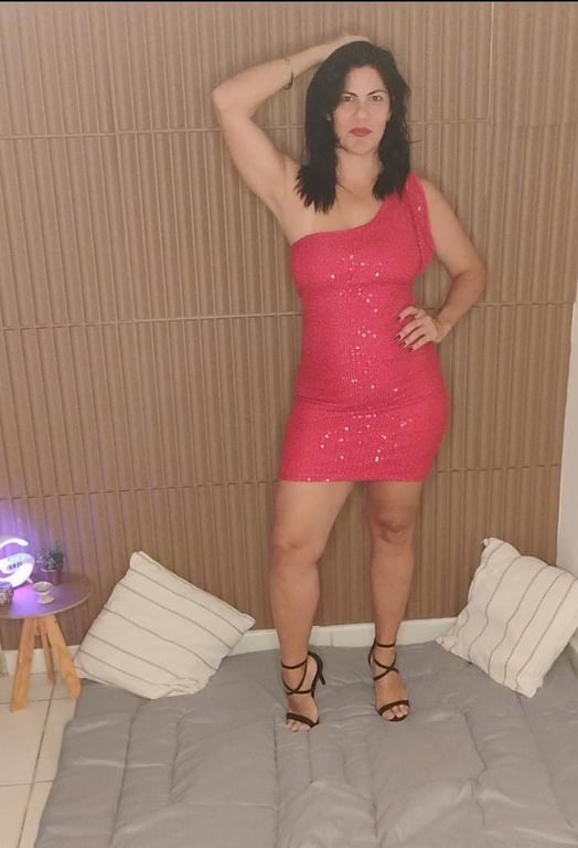 Olá, sou Vevê e trabalho com vários tipos de massagens. 