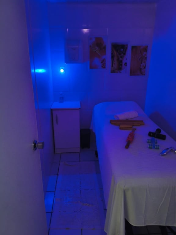 Terapeuta Cris - Massagem terapêutica e relaxante Massagem sensual em