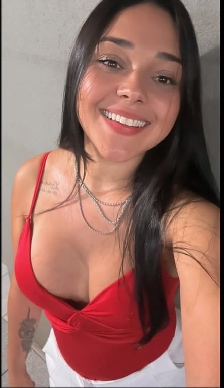 Athena massagista, meiga e carinhosa 
