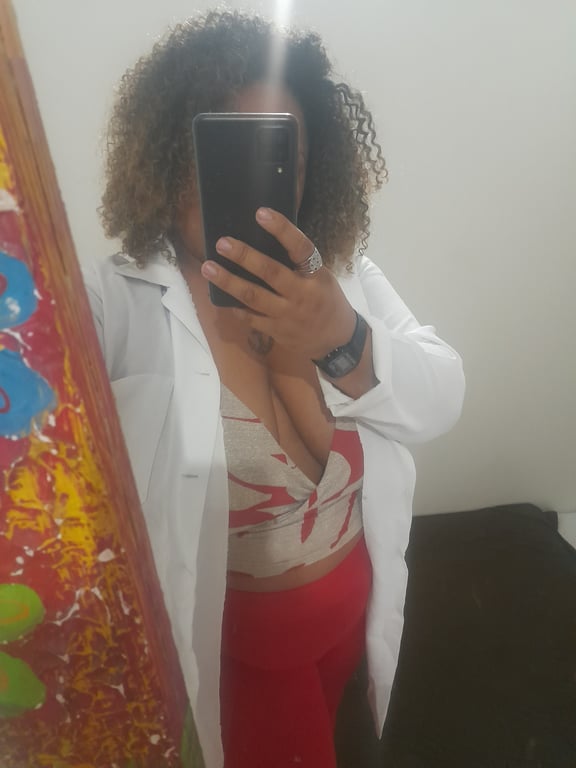 Lavinia Massoterapeuta especialista em tântrica e Nuru Massagem tântrica