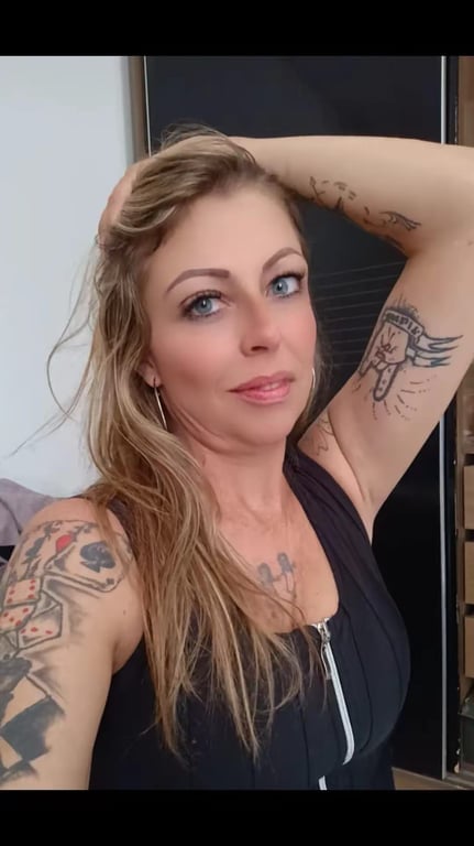 Terapeuta Caroline Massagem terapêutica e relaxante Massagem