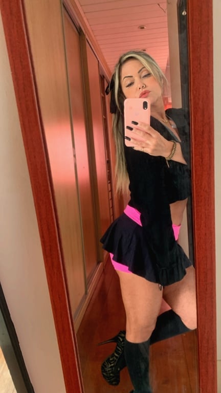 Gizely loira sensual 