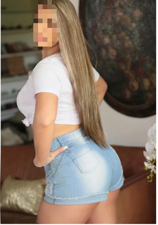 Julia . Universitária para clientes de bom gosto Massagem sensual