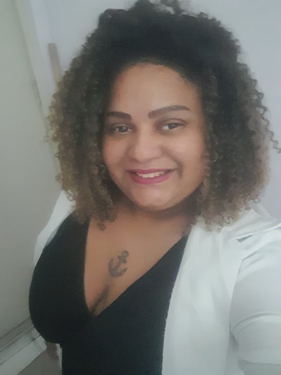 Lavinia Massoterapeuta especialista em tântrica e Nuru Massagem tântrica