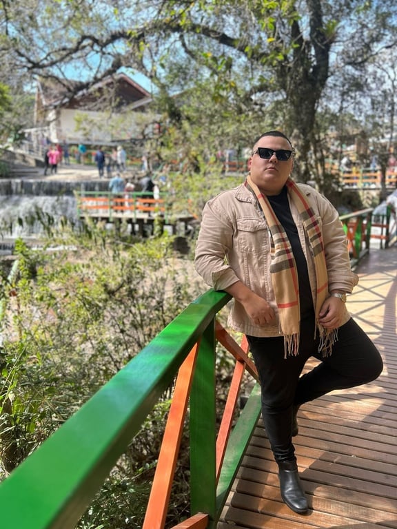 Terapeuta Lucas Guimarães - Sessão de Bem-Estar Masculino Massagem nuru