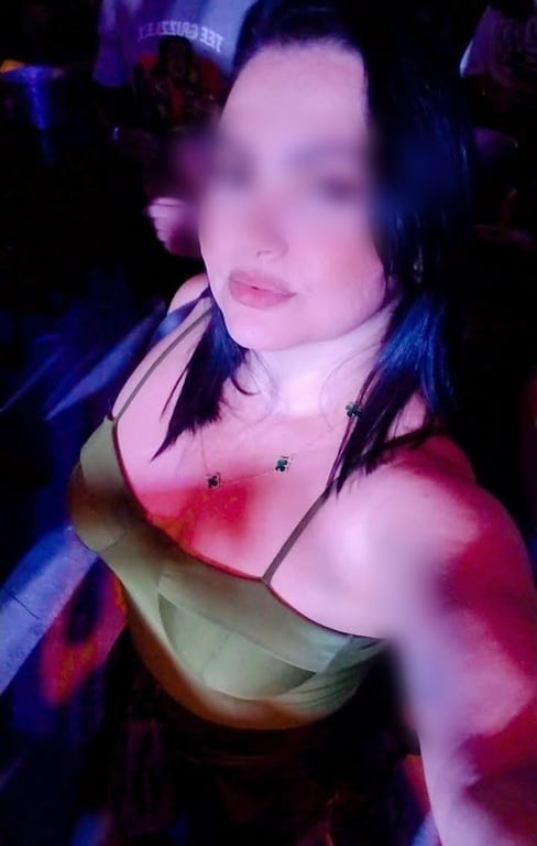 Especialista em Massagem Lingan e tântrica.