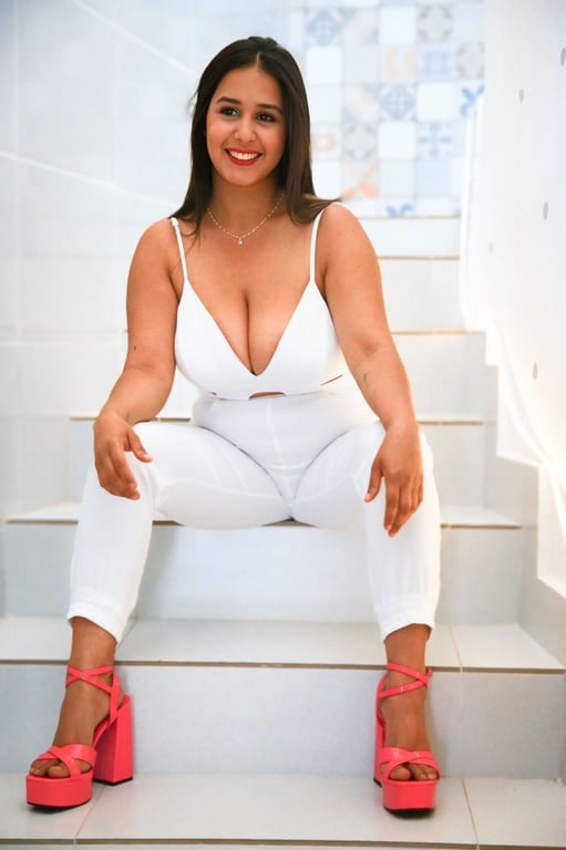 Mia Calixto (Massagens sensuais e eróticas)