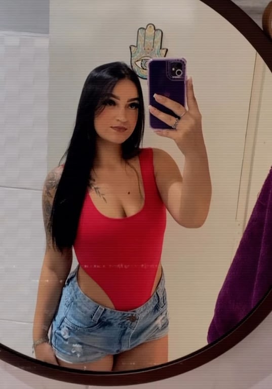 Jade - Carinhosa e dedicada a entregar o melhor de mim! 