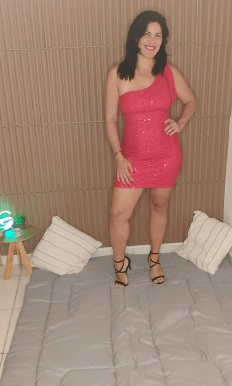 Olá, sou Vevê e trabalho com vários tipos de massagens. 