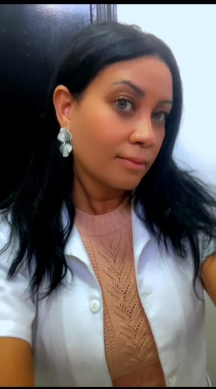 Morena dos olhos verdes, alta e magra ! Massagem tântrica