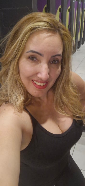 Elis massoterapia massagens relaxante e sensual Massagista em