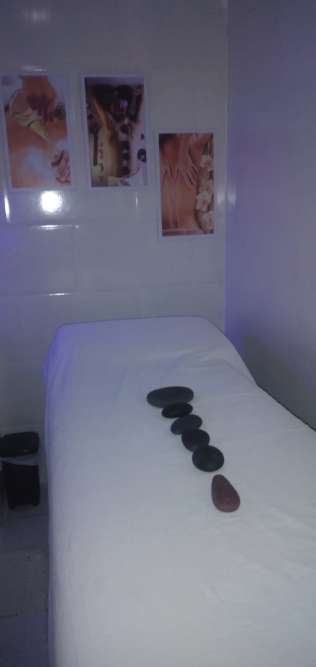 Terapeuta Cris - Massagem terapêutica e relaxante Massagem sensual em