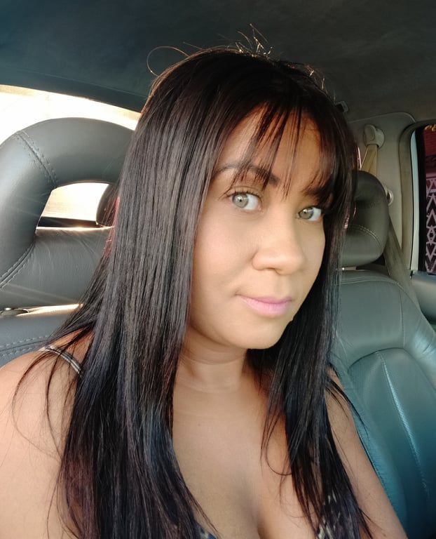 Experimente o Toque Terapêutico e Sensual de Lua