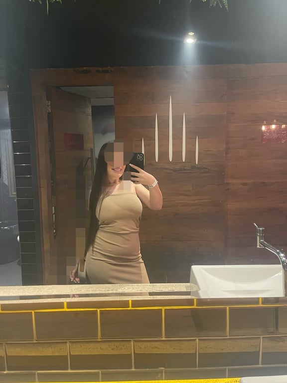 Lívia Andrade Massagista - formada há 4 anos Massagem nuru