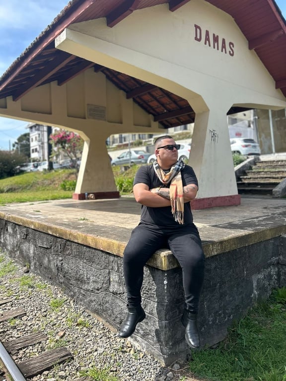 Terapeuta Lucas Guimarães - Sessão de Bem-Estar Masculino Massagem nuru