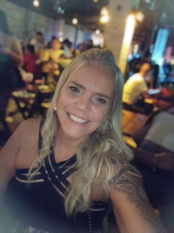 TERAPEUTA TÂNTRICA e TERAPEUTA DE MASSAGEM NURU Massagem sensual
