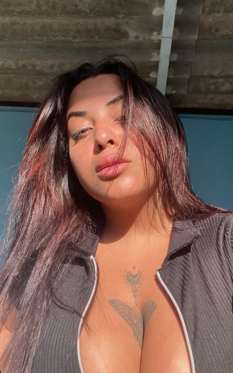 Jasmym Oliveira Sinta minhas mãos e esqueça o mundo…