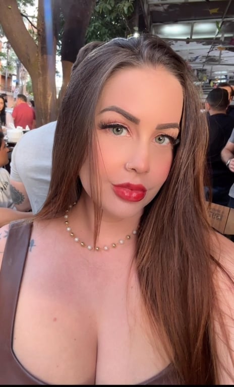 Júlia, massagem Nuru, tântrica e terapêutica! Massagem nuru