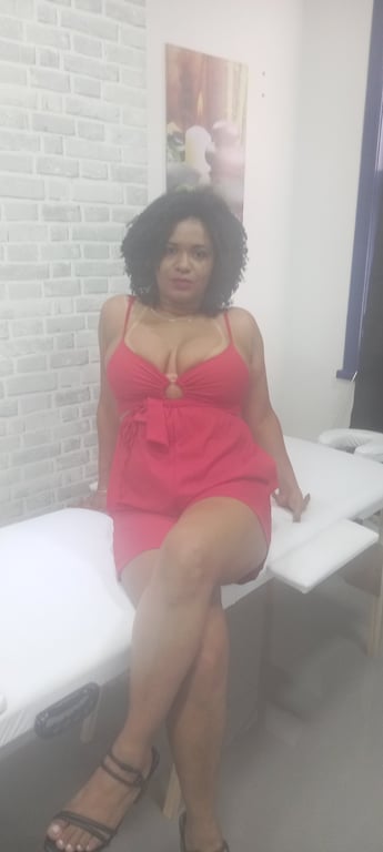 Nathi Morena Carioca simpática, gostosa e cheirosa. Massagem nuru