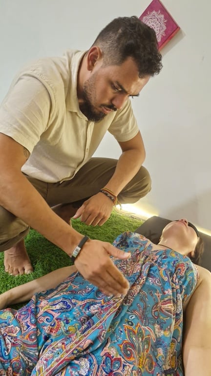 Felipe - Terapeuta Tântrico e Energético Massagem nuru em