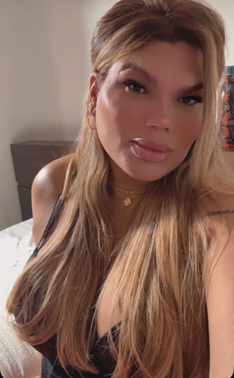 PaolaTRANS vem relaxar com uma linda trans Massagem