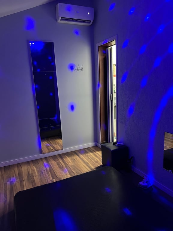 DEEP THERAPY - TRABALHE CONOSCO Massagem sensual em