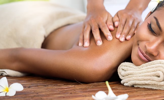 MASSAGEM RELXANTE COM TOQUE DO LEVE A PRESSÃO