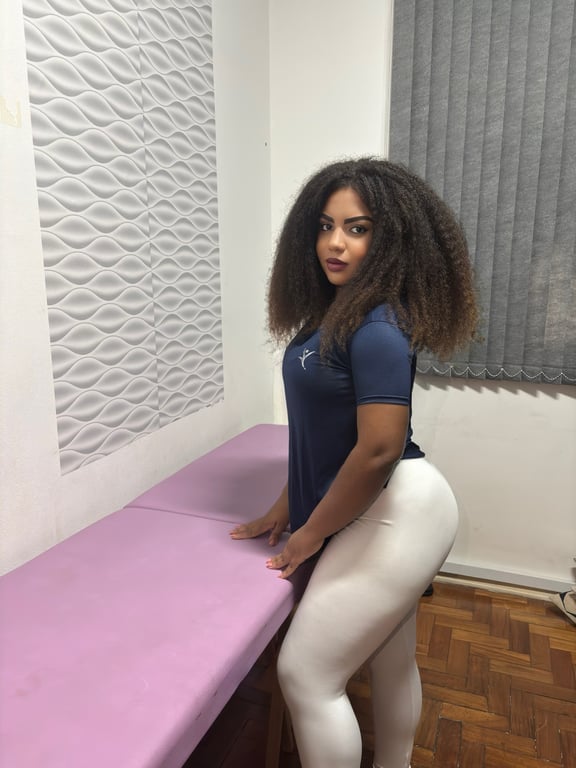 Júlia baiana com toques suaves e sensíveis.