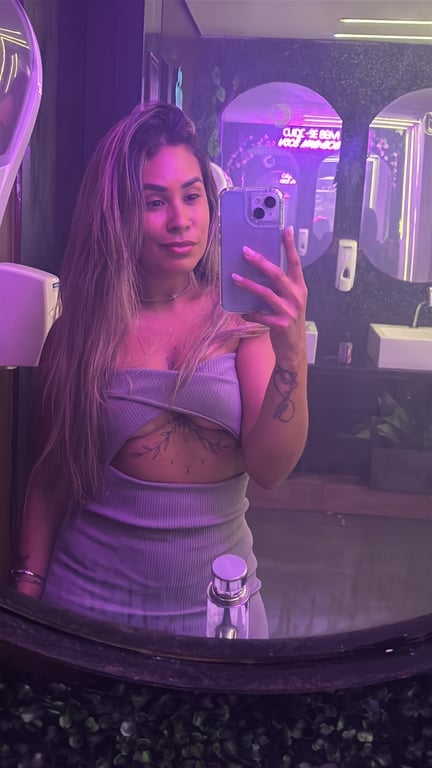 Anne - Massoterapeuta Sensorial e Sensual com Experiência Única