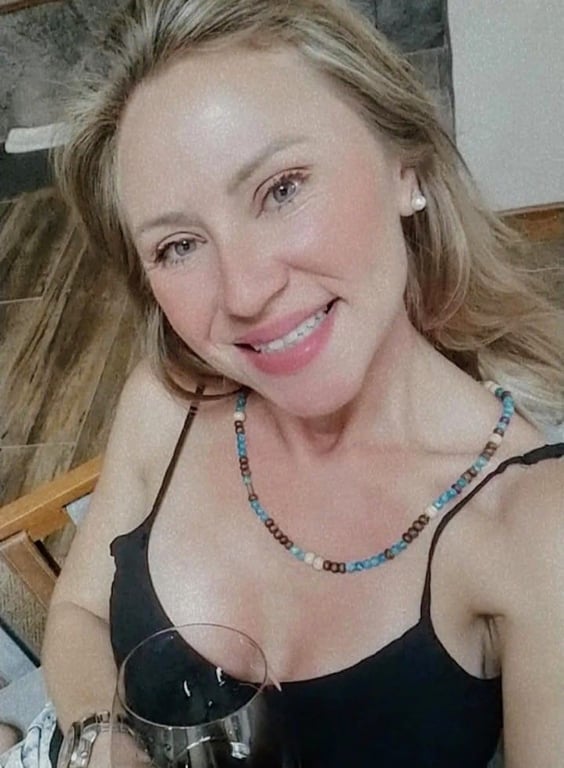 Terapeuta Shirley com seu próprio Studio Massagem nuru em