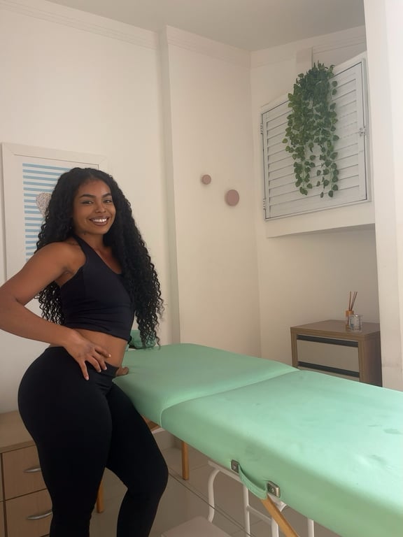 Poli Massoterapeuta - Especializada em técnicas de relaxamento Massagista em
