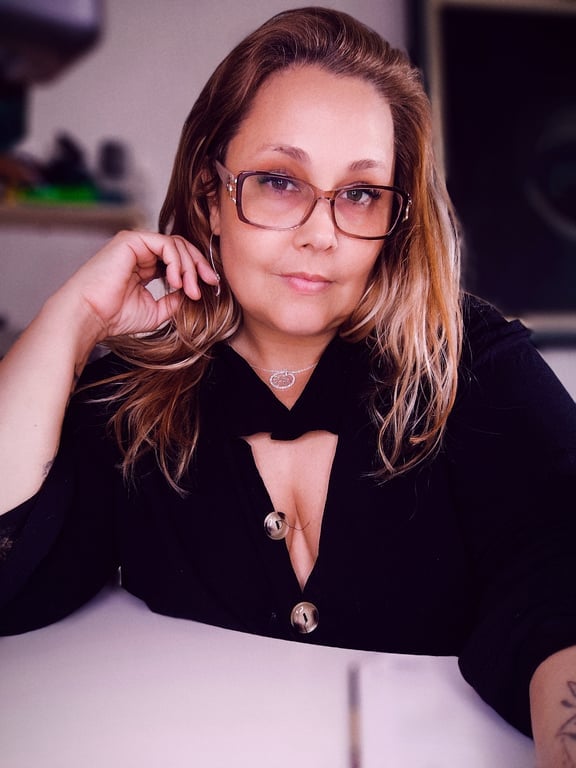 Júlia, Massoterapeuta, Sexóloga e Terapeuta 