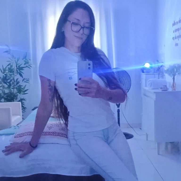 Pandora - Massoterapeuta tântrica com formação Massagem em