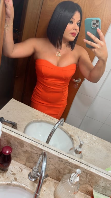 Laura ( Nuru em um atendimento que vai te enlouquecer )