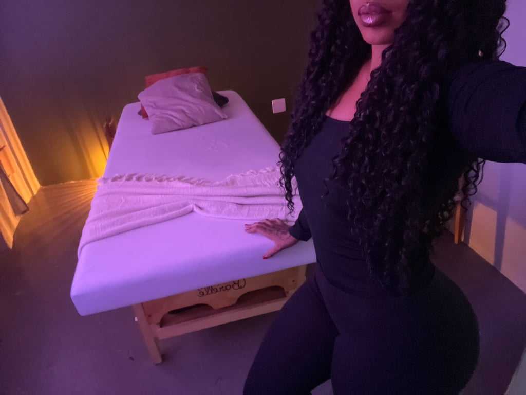 Poli Massoterapeuta - Especializada em técnicas de relaxamento Massagista em