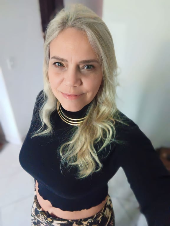 TERAPEUTA TÂNTRICA e TERAPEUTA DE MASSAGEM NURU Massagem sensual