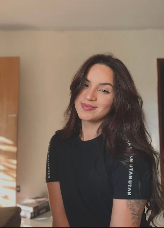 Jhennifer Especialista em terapia Holística Massagem sensual