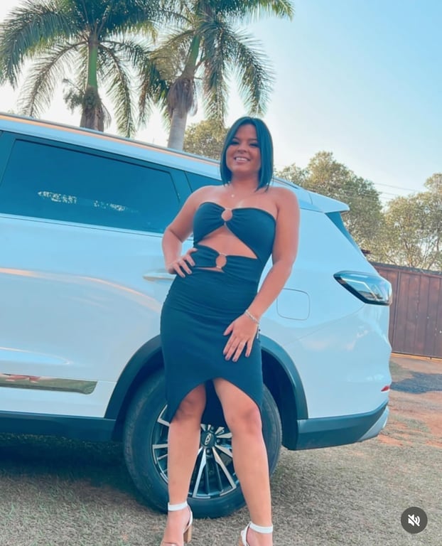 Laura ( Nuru em um atendimento que vai te enlouquecer )