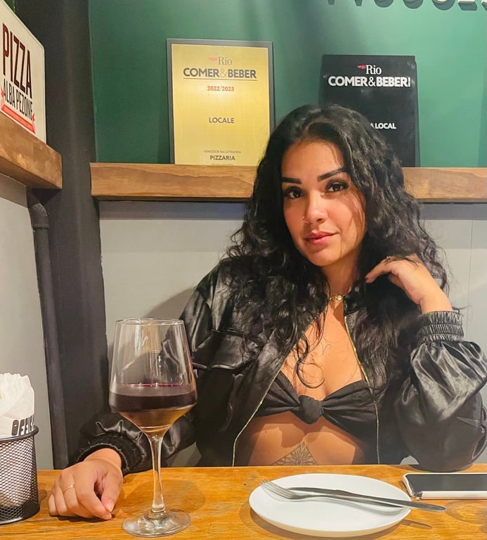 Monique - Especialista em massagens sensoriais