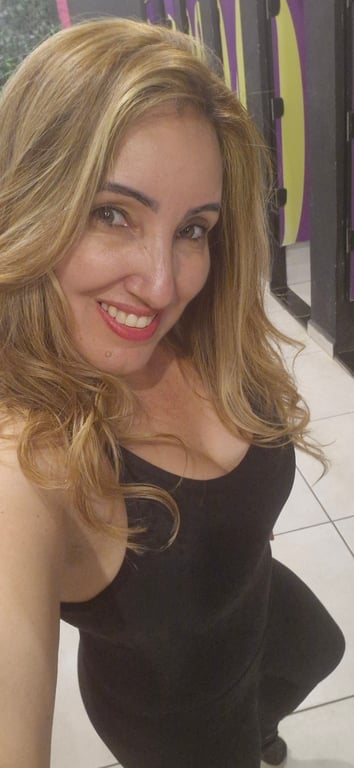 Elis massoterapia massagens relaxante e sensual Massagista em